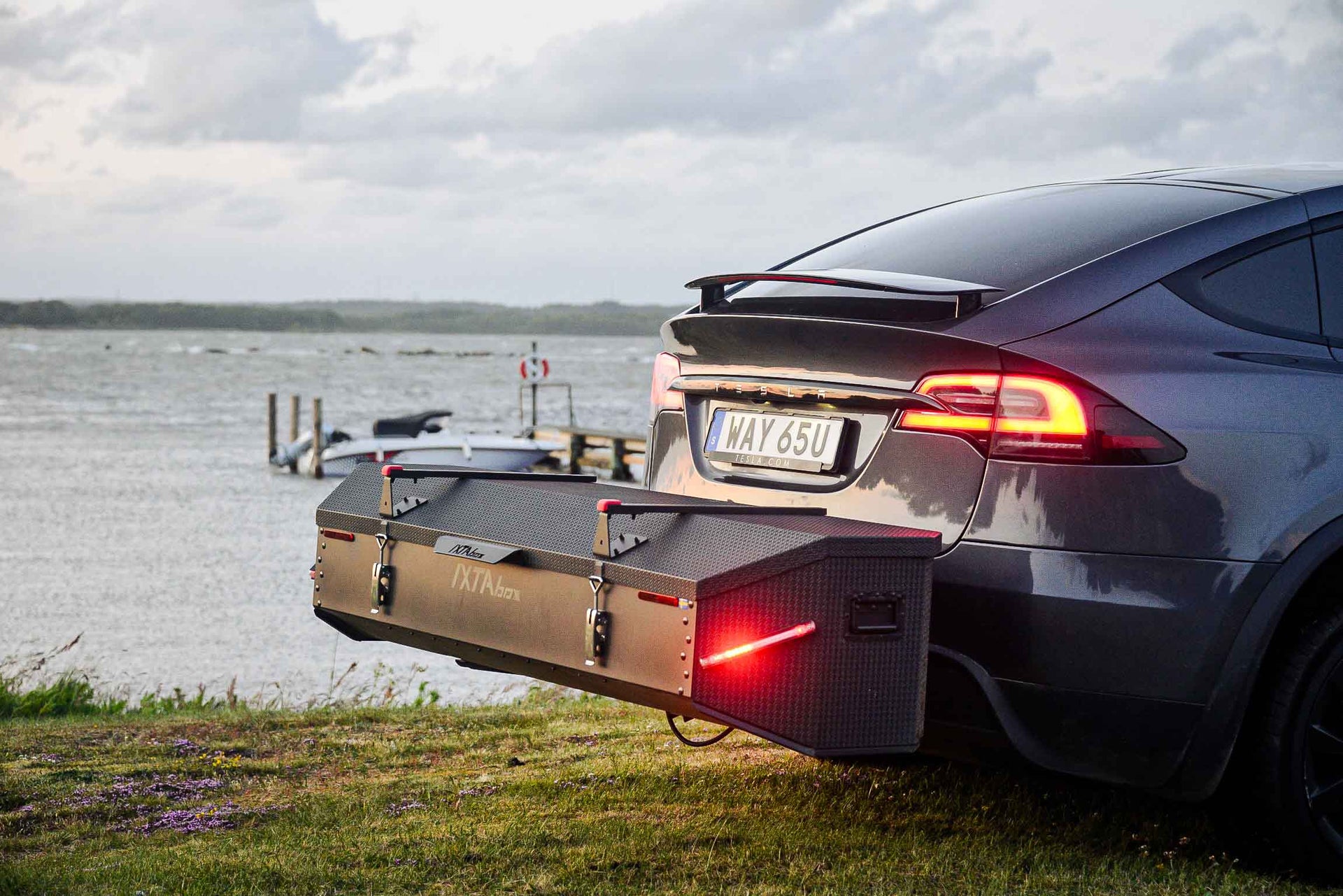 Roof box vs rear mounted box – Which saves more fuel?